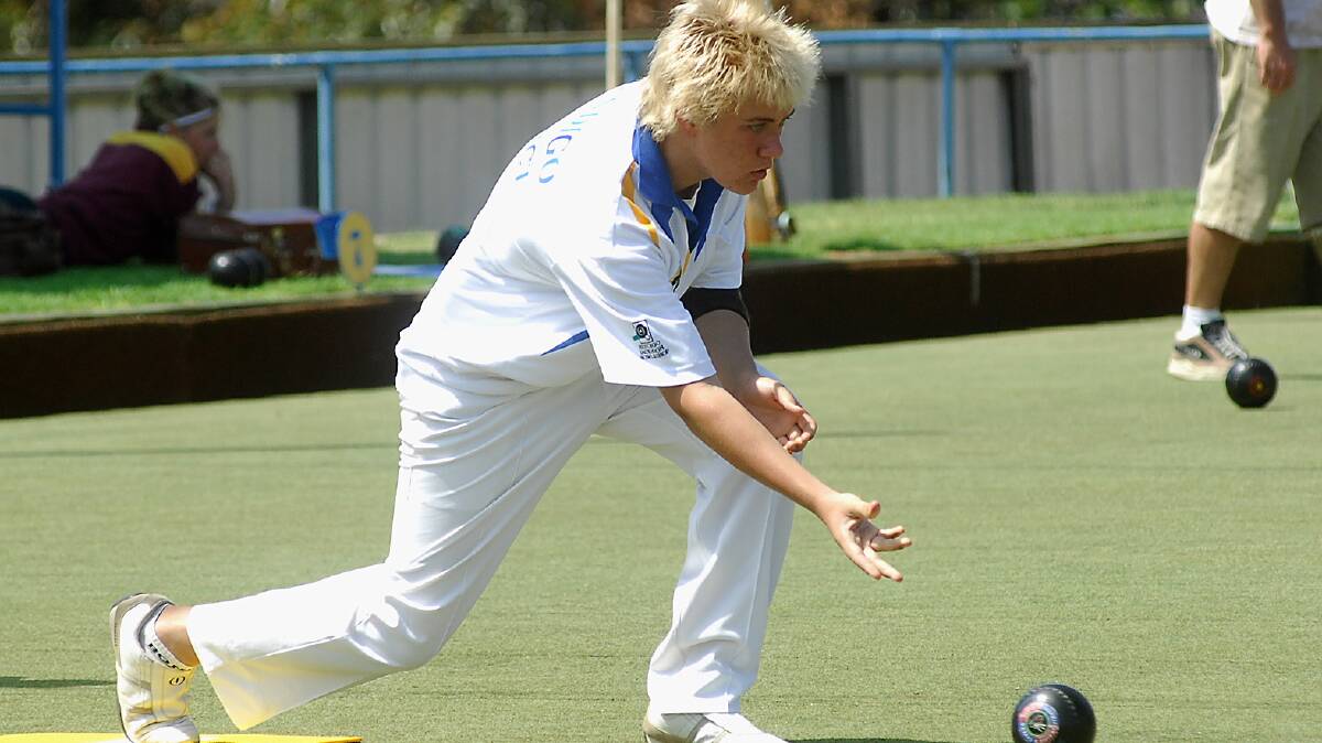 Josh Robinson bowls for Bendigo Senior Secondary College in the 2007 schools championships. 