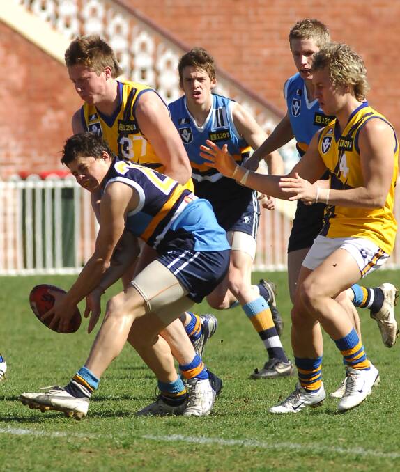 Steven Stroobants wins possession in clash at the QEO in the 2007 season. 