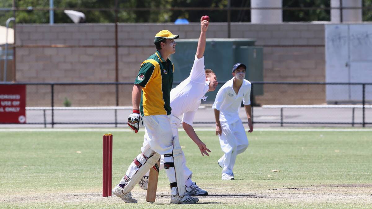 Nick Farley bowls for Northern Districts at the QEO. Picture: PETER WEAVING 