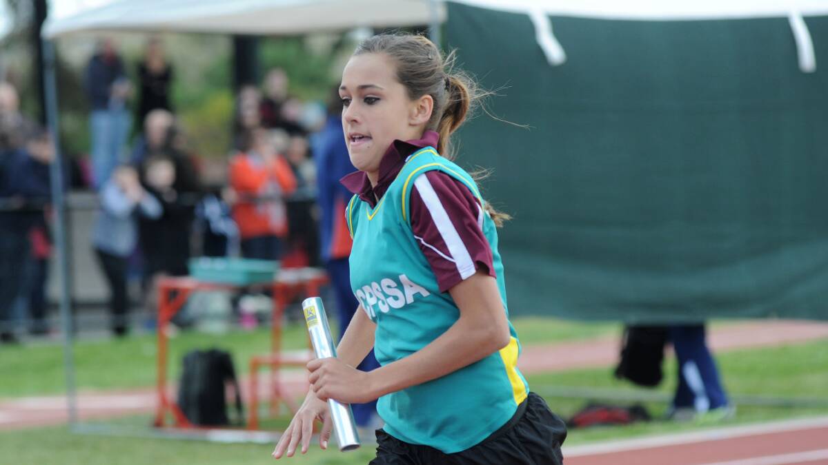 Brandy Cochrane from Echuca South PS competes in a relay. 