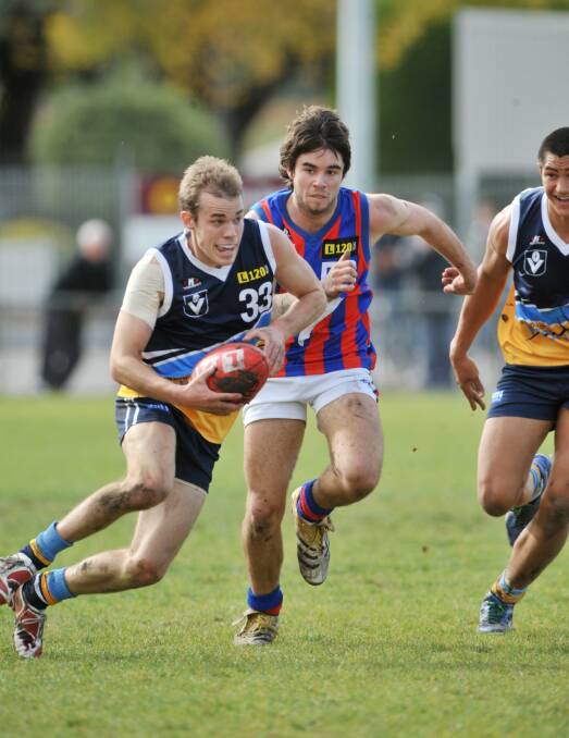 Josh McKee attacks against Oakleigh Chargers at Golden Square in 2008. 