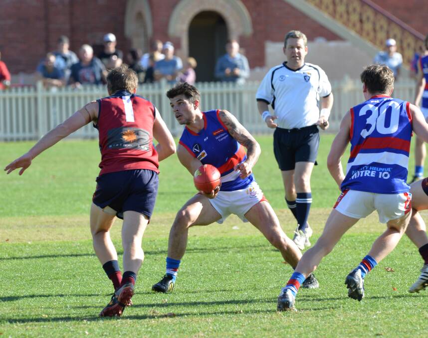 Gisborne's Hamish Govan prepares to handpass in the round seven clash with Sandhurst at the QEO. 