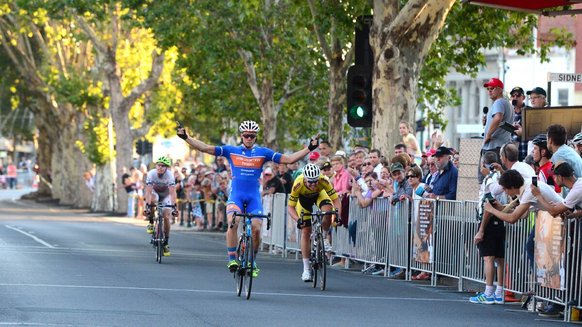 VICTORIOUS: Brenton Jones wins the Andy's Earthmovers criterium ahead of Sam Witmitz and Leif Lampater. Pictures: JIM ALDERSEY