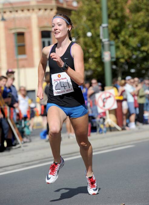 GREAT RUN: Melissa Duncan sprints to victory in the women's open division of the 2013 Bendigo Bank Dragon Mile. Picture: JODIE DONNELLAN