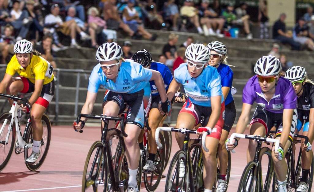SLICK PACE: Jess Mundy slings Bella King into the fray in Saturday night's R.A.C.E and TDT Training-backed women's madison at the Bendigo International Madison carnival. Picture: dionjelbartphotography 