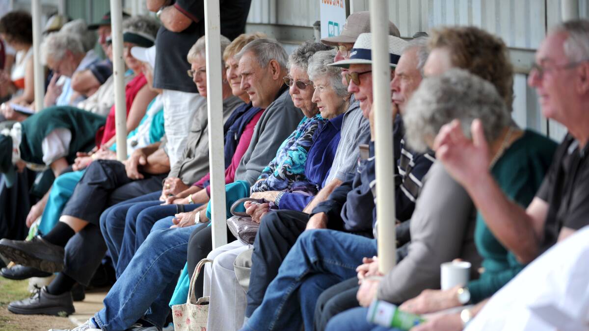 Many spectators have lined Bendigo East Bowling Club's greens to watch the state championship matches. 