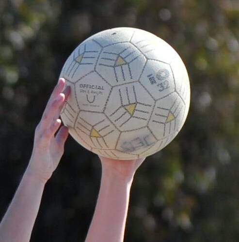 Netballers take aim at victory in Castlemaine
