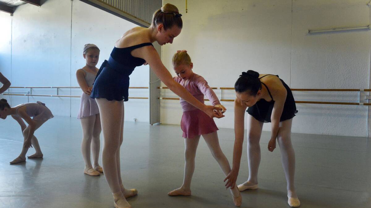 Student dancer Gemma Chisholm (centre) gets some instruction from senior students Sarah Seery and Kathryn Gray at CMS Danceworx.
Picture: BRENDAN McCARTHY 