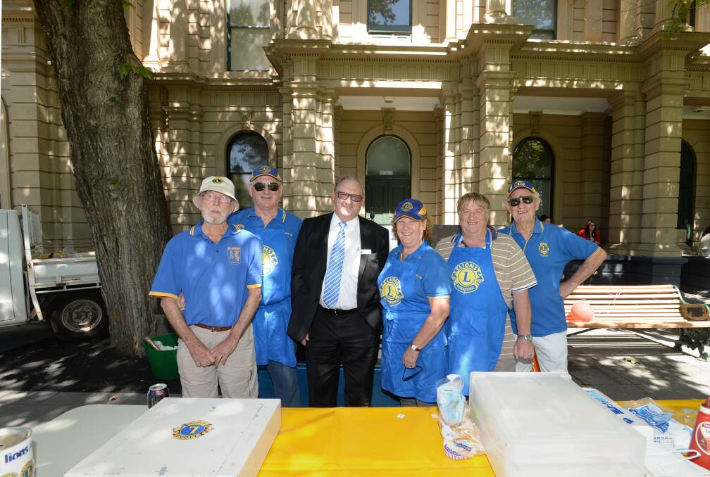 Bendigo Lions Club volunteers Graham Macdonald, Steve McHardy, Maxene McHardy, Trevor Squires and Alan Cowling with Mayor Barry Lyons. Picture: JODIE DONNELLAN 

