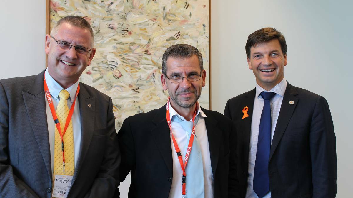 Mayor Geoff Kettle with Headspace CEO Chris Tanti and Federal Member for Hume Angus Taylor.