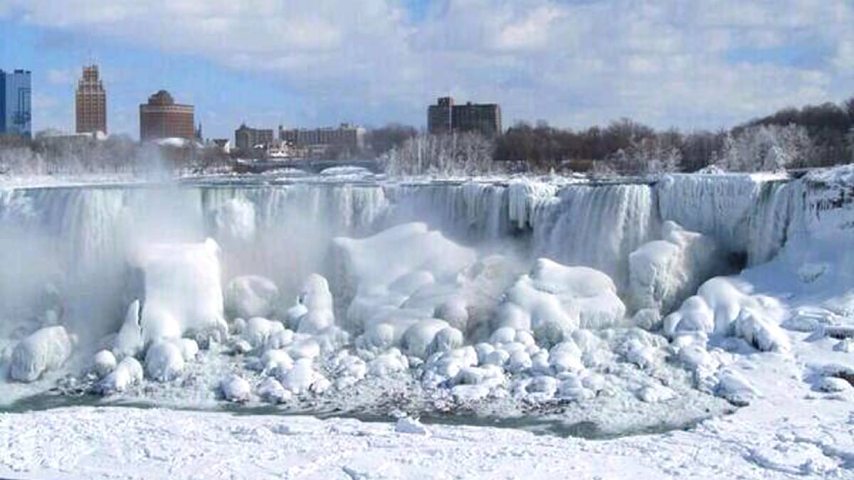 This photograph doing the rounds of Twitter shows Niagara Falls frozen over and was taken from the US side.