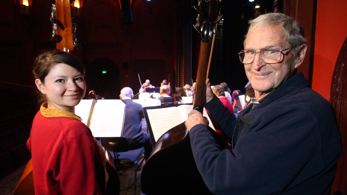 IN TUNE: John Noble from Orchestra Victoria with Chris Creely from Bendigo.
Picture: GLENN DANIELS