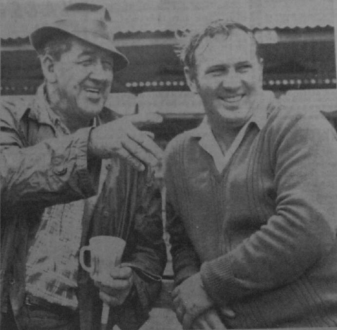 Mr John Plant and Mr Doug Fiske from Dingee, have a coffee at the Bendigo saleyards.
