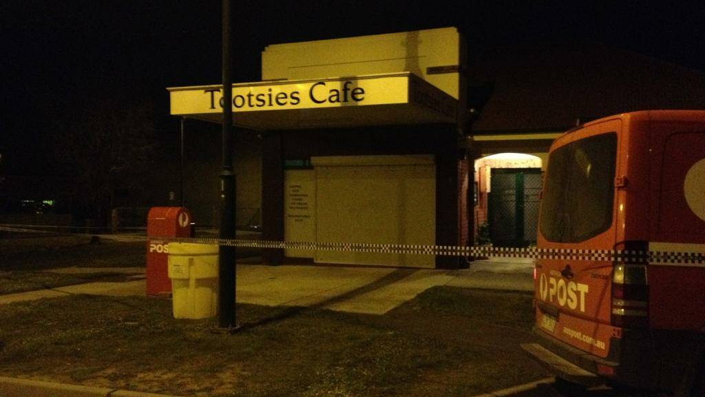 Cafe taped off after powder scare