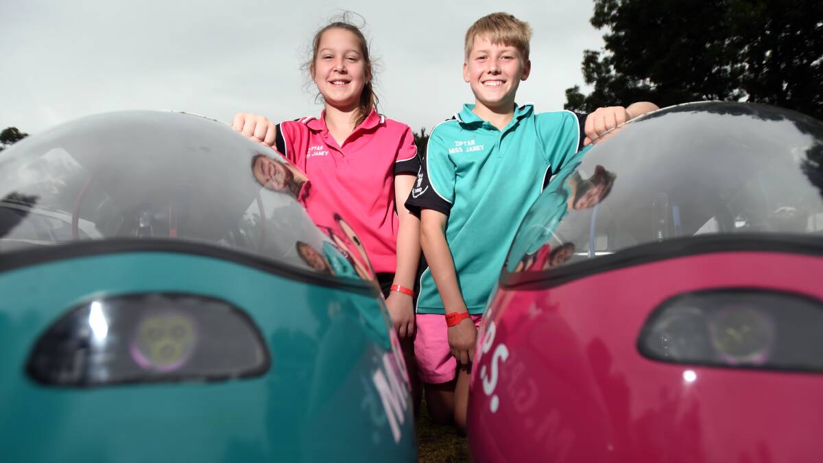 TEAM: Remi Valentine and Jack Hickman from Maiden Gully Primary School. Picture: BILL CONROY 
