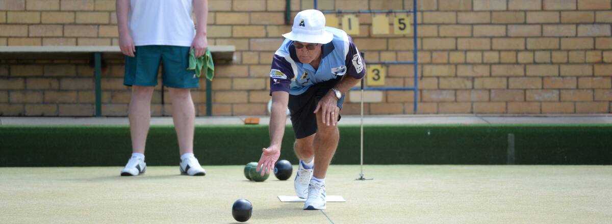 ON THE MAT: Eaglehawk's Ken Rusbridge bowls in the qualifying final. Pictures: LIZ FLEMING