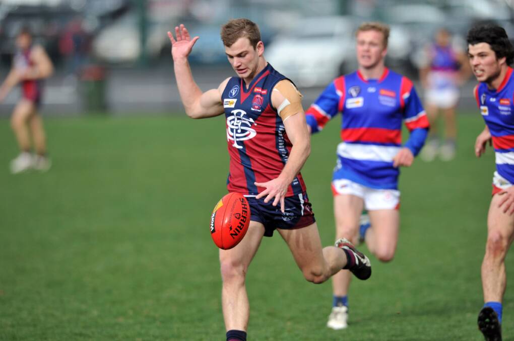 HOT FORM: Mitch Dole in action for Sandhurst at the Queen Elizabeth Oval. Picture: JULIE HOUGH