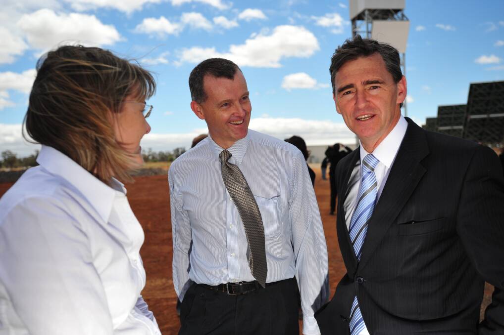 Eugene Duffy (centre) with the then Premier John Brumby and Member for Bendigo East Jacinta Allan in 2008.