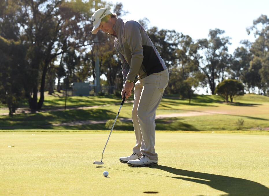 Kris Mueck on the ninth green at Neangar Park. Picture: JODIE DONNELLAN