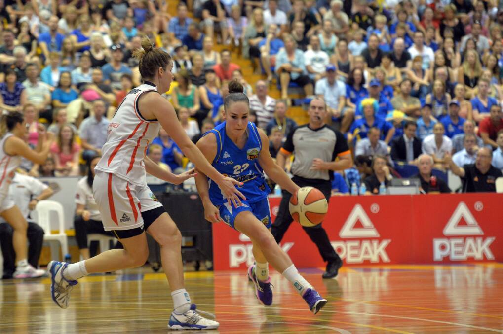 Kelly Wilson in action in the WNBL grand final against Townsville.