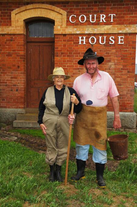 Inglewood Historical Society Trial Re enactment. Dorothy and Kevin Stevens as Pig Farmers Joan Middling and Michael Moran.
Pic Brendan McCarthy 031105