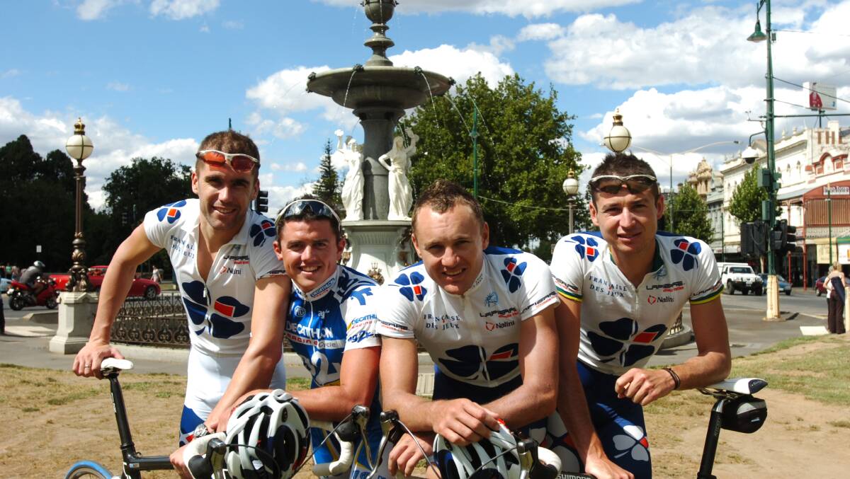 Brad McGee, Simon Gerrans, Matt Wilson and Baden Cooke cycled to Bendigo.
pic by ANdrew Perryman on Wed 30th Nov 2005.