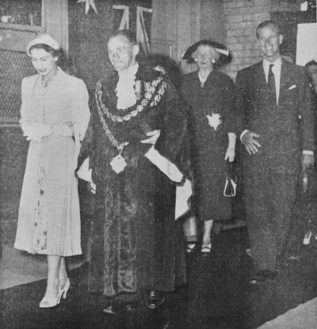 WELCOME: The Queen with Mayor Cr. F. Clayton.