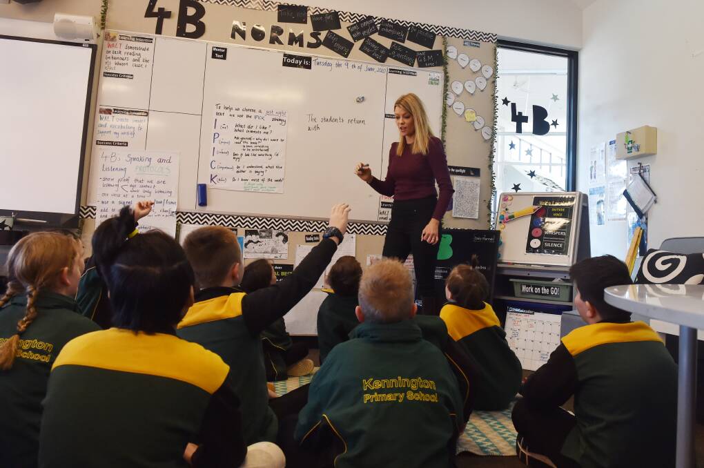 Kennington Primary School teacher Lisa Gardiner teaching her grade four class. Picture: DARREN HOWE