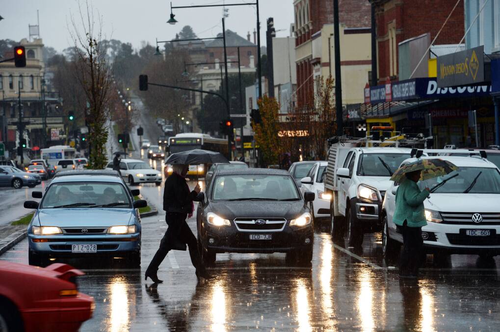 PREDICTION: Wet weather in Mitchell Street, Bendigo. Picture: BRENDAN McCARTHY