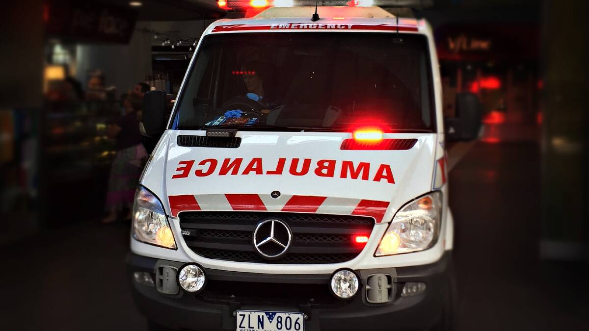 'Dangerous situation' as Bendigo patients taken to hospital in front seat of ambulance