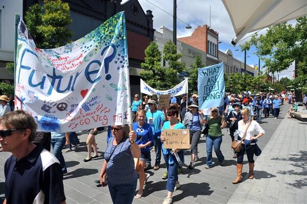Hundreds walk against warming along Hargreaves Mall. Picture: ALEX ELLINGHAUSEN