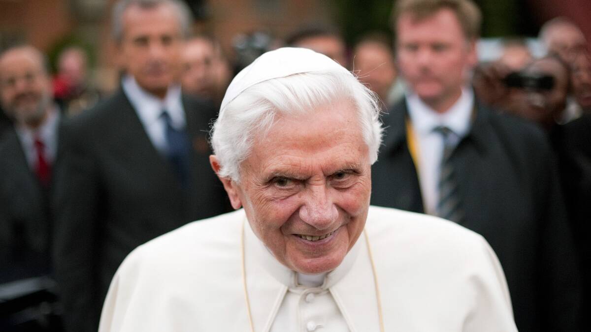 Pope Benedict XVI leaves Oscott College seminary in Birmingham in this September 19, 2010. Photo: REUTERS