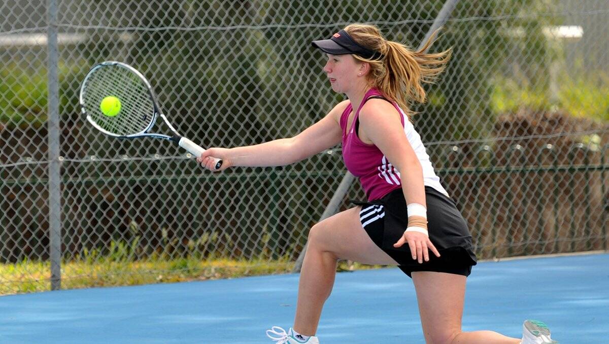 FOREHAND DRIVE: Eliza Long returns serve at the Bendigo Junior Open and Association tennis championships. Picture: JODIE DONNELLAN