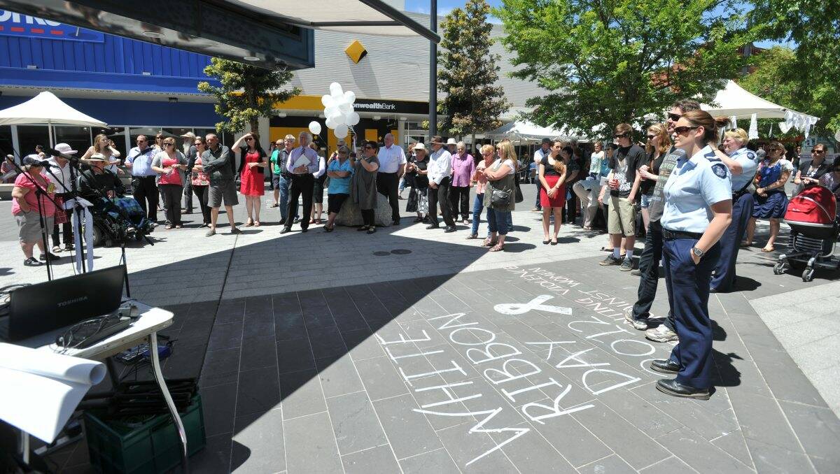 Community awareness: Bendigo’s Hargeaves Mall hosted the White Ribbon Day barbecue. Picture: Jodie Donnellan