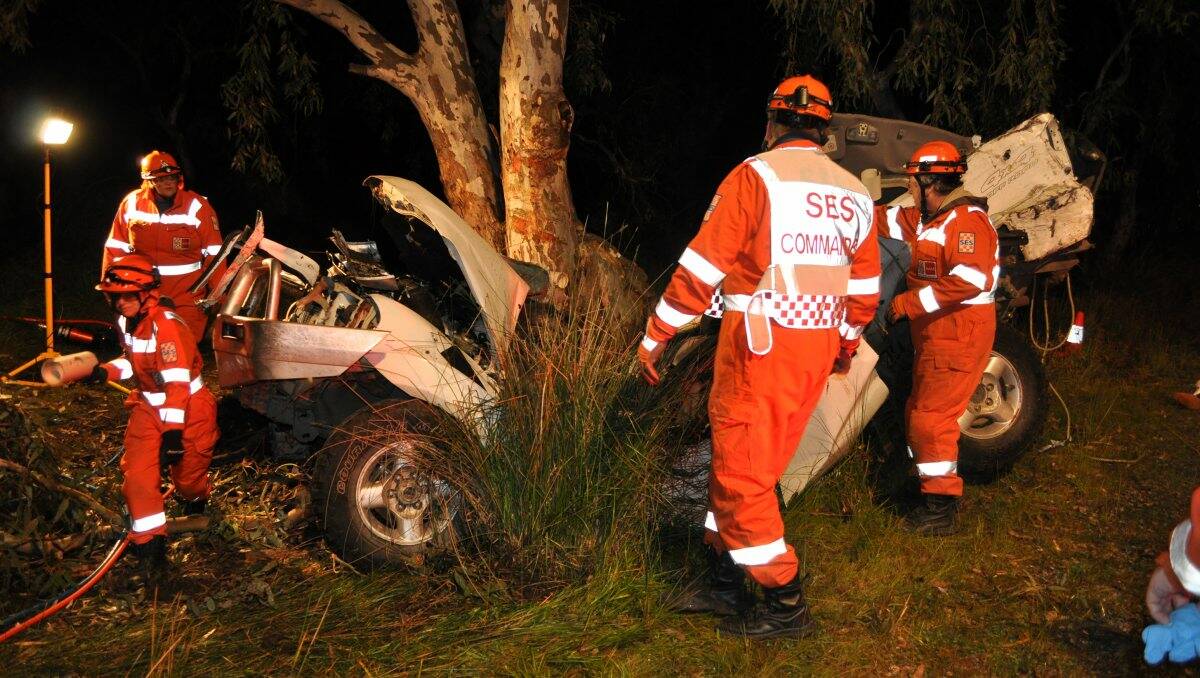 FATALITY: SES volunteers at the crash scene on Bendigo-Tennyson Road. Picture: ROB DURSTON