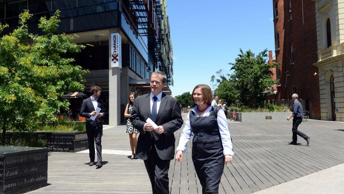 VISIT: Bill Shorten and Labor candidate for Bendigo Lisa Chesters in the city today. Picture: Jim Aldersey