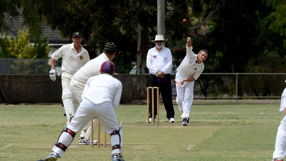ON TARGET: Quinton Bentley bowls for Sandhurst in the clash with Bendigo at J.L. King Weeroona Oval. Picture: JULIE HOUGH 