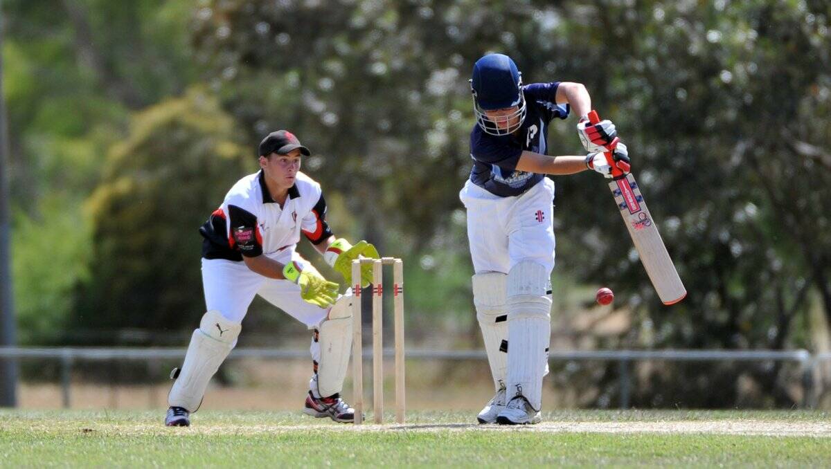 EXCITING TALENT: Brayden Stepien, keeping in an under-17s clash with Eaglehawk, will play a key role with the bat for White Hills in tonight's Twenty20 semi-final. Picture: JULIE HOUGH 