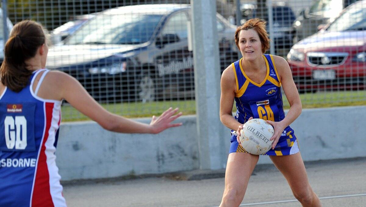 ON-COURT LEADER: Golden Square coach Kath Basilewsky looks to pass the netball in the round 17 win against Gisborne. Picture: JULIE HOUGH