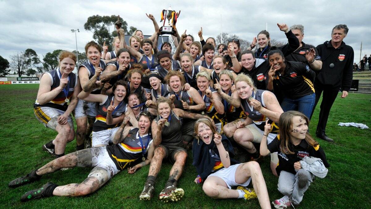 PREMIERS: Bendigo Thunder players and staff celebrate their 15-point win over La Trobe University in yesterday’s grand final.               Picture: THE AGE