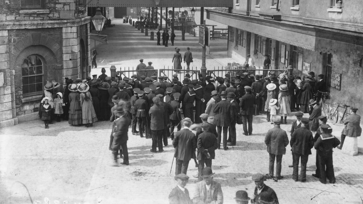 Crowds wait at Plymouth dock for the arrival of the 'Lapland', after the Titanic disaster. Photo by Topical Press Agency/Getty Images