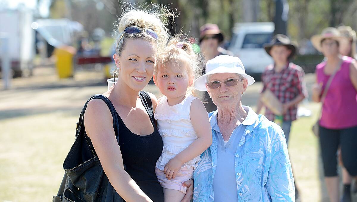 Axedale residents Kirsty Parker and Imogen Kneebone, 2 with Dawn McBurnie from Finley