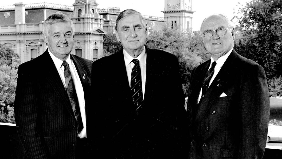 A Bendigo Advertiser picture of City of Great Bendigo chief commissioner Peter Ross-Edwards, flanked by commissioners Gordon McKern and Les Croft.