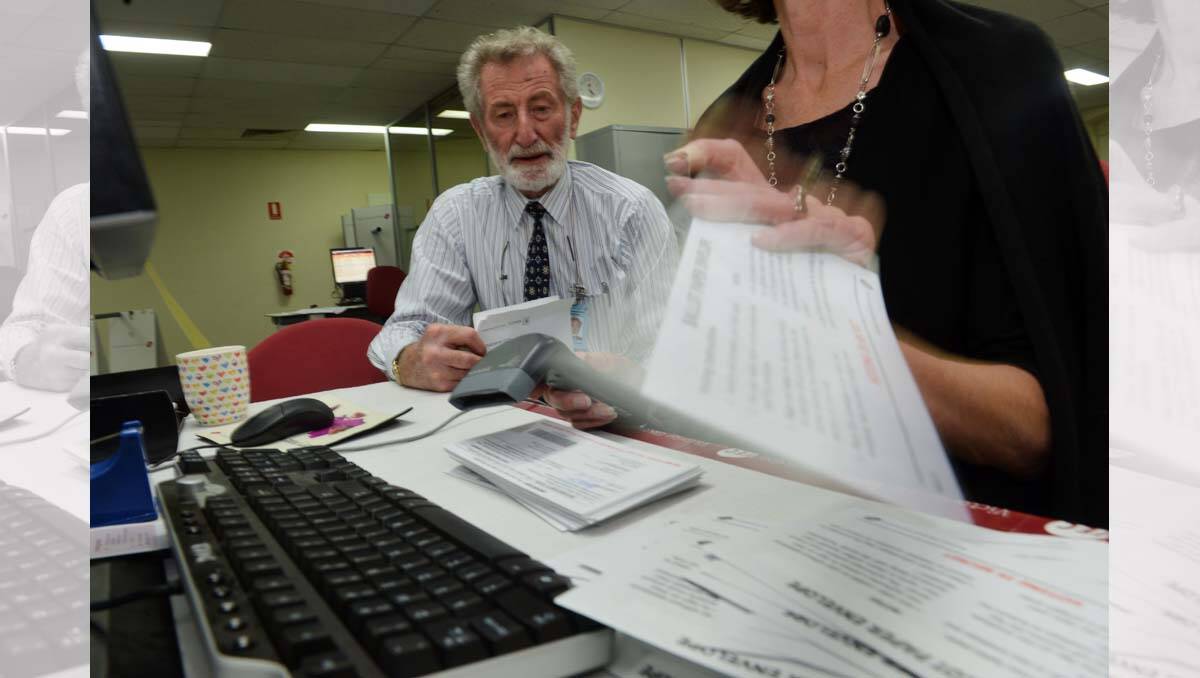 Bendigo Returning Officer Tony McDowell looks on as council votes are sorted. Picture: Brendan McCarthy