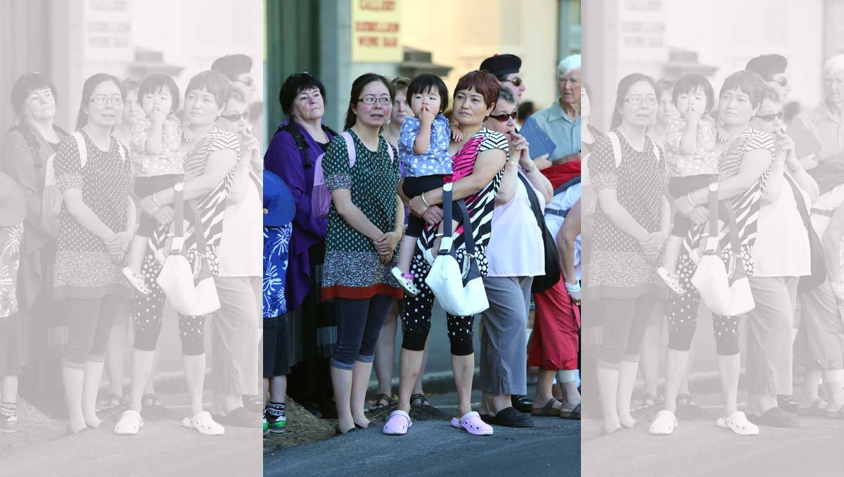 Bendigo's first Scots Day Out event kicks off with a march down View Street. Coral Zhang, Emma Zhao and Mei Wei. Picture: Peter Weaving