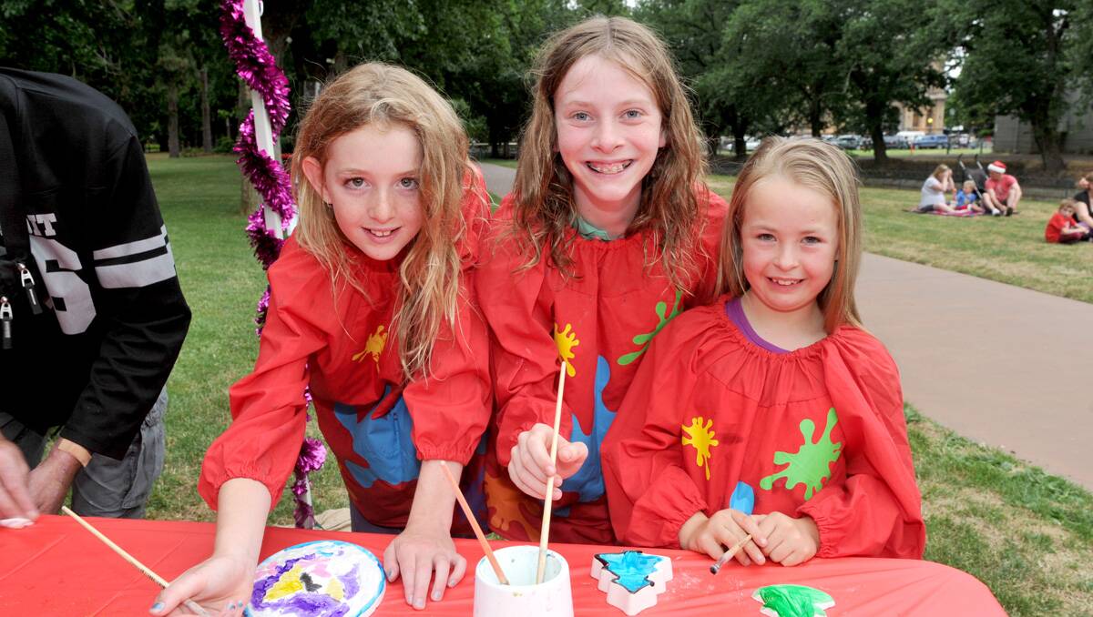 Friends Hannah Smith, Madison Watts and Olivia James. Picture: Jodie Donnellan