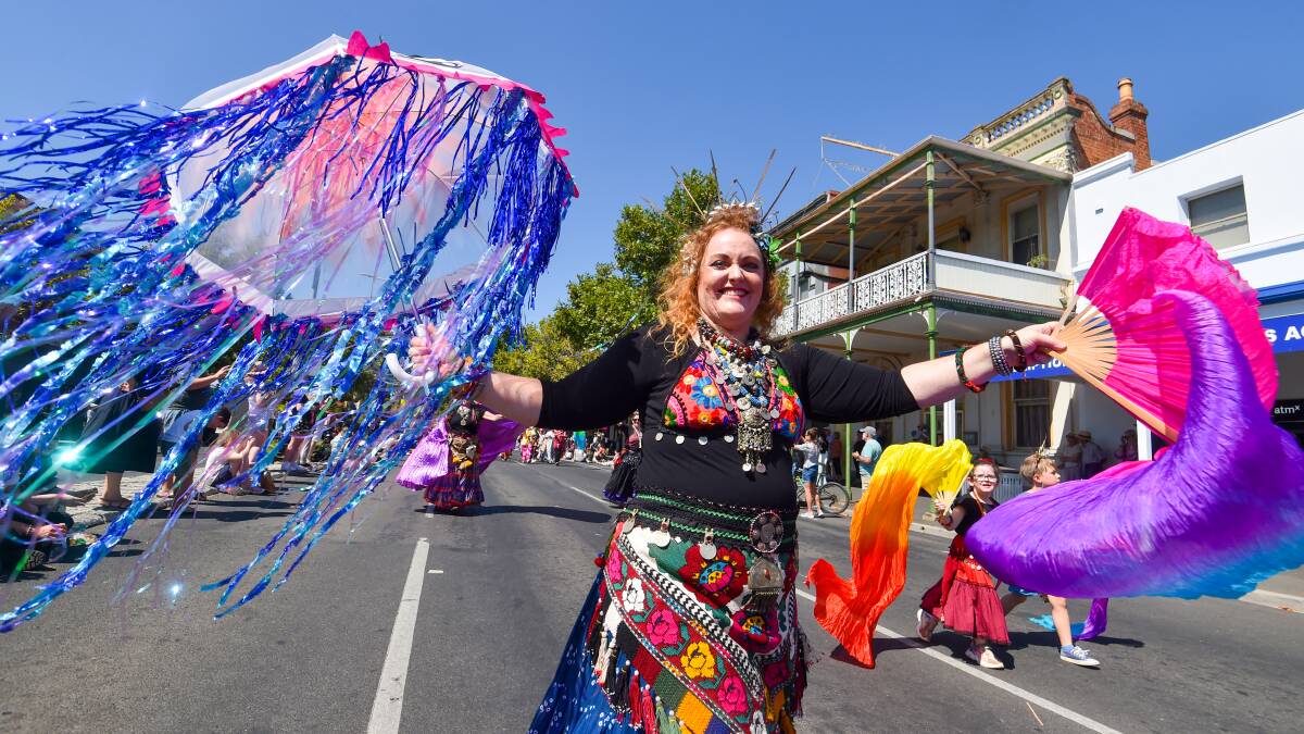 See Darren Howe's fabulous pictures of the event in the heart of Eaglehawk. 