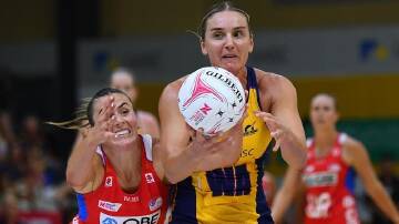 Recruit Liz Watson (R) helped lead the Lightning to a 16-point defeat of the Swifts. (Jono Searle/AAP PHOTOS)